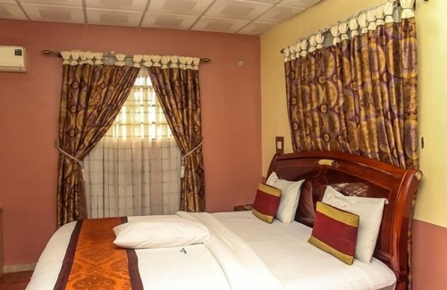 Port Harcourt Hotel | Cozy Everyday Check Inn: Family-Friendly with Breakfast & More