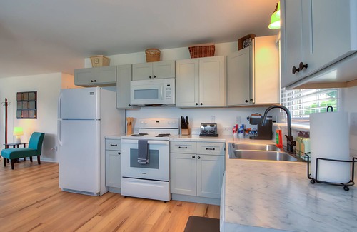 Johnson City House | Experience Unmatched Comfort at This JC Hotspot