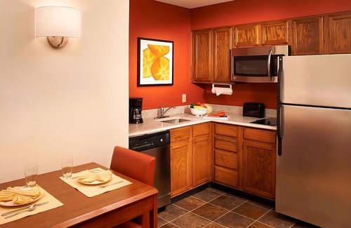Waukegan Apartment | Your Ideal Getaway Awaits: Steps from Independence Grove