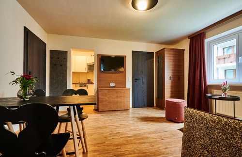 Kaprun Apartment | Top-Rated EVI APARTMENTS: Balcony, Sauna & Pet Friendly