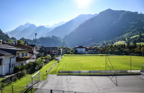 Kaprun Apartment | Pet-Friendly EVI Apartments with Spa and Breakfast Options