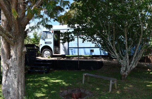 Northland House | Pet-Friendly Stay at Evi the School Bus, Oromahoe Downs