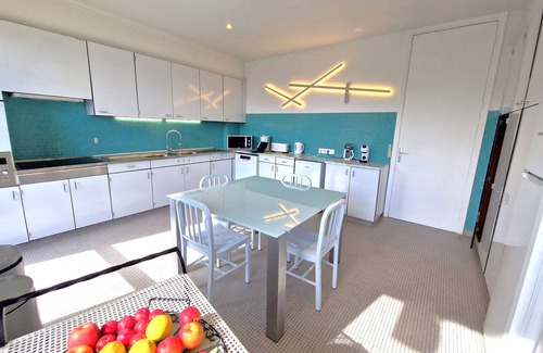 Neuvecelle Villa | Evian: Breathtaking Lake Geneva Views & Top-Rated Comfort