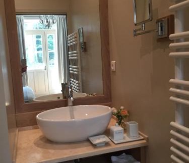 Mercurey House | Explore EVIDENCE Maison d'Hôtes: 4-Star Oceanfront Retreat