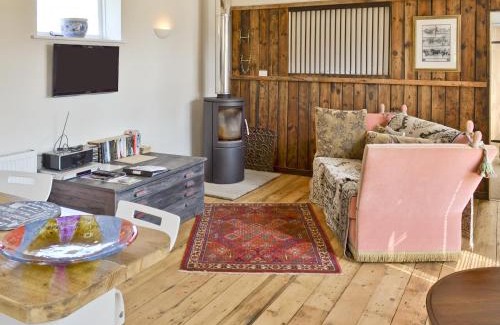 Bishop's Stortford House | Cozy Evie Rose Cottage: 4-Star Pet & Child Friendly Retreat