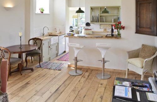 Bishop's Stortford House | Cozy Evie Rose Cottage: 4-Star Pet & Child Friendly Retreat
