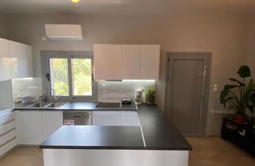Igoumenitsa Apartment | Cozy Evie’s Apartment: Your Perfect Travel Retreat