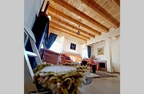 Senj House | Evina Kuća: Family-Friendly Retreat with Hot Tub Access