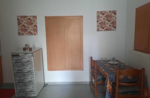 Mires Apartment | Cozy EVIS ROOMS: Family & Pet-Friendly Getaway