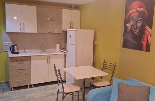 Cukurova Apartment | Inviting EVLAND CITY SUITE: Family-Friendly with Breakfast