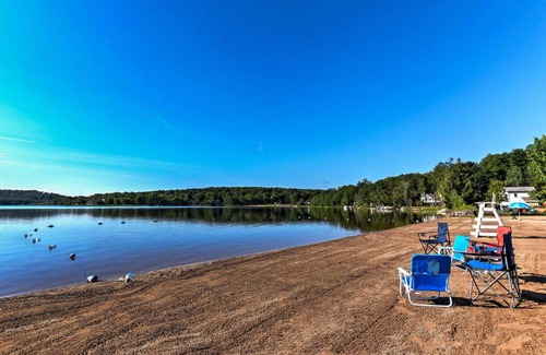 Pocono Lake House | Cozy Evolve Getaway with Arrowhead Lake Access & Amenities