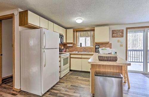 Pocono Lake House | Cozy Evolve Getaway with Arrowhead Lake Access & Amenities