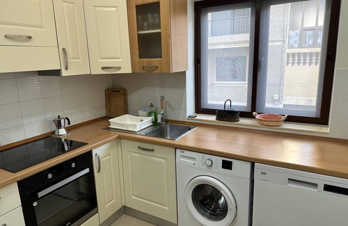 Gzira Apartment | Family-Friendly Ewa Apt: 3-Bedroom by St Julian's Seafront