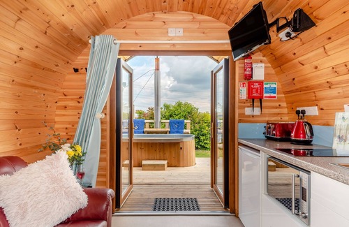 Oakenholt Cottage | Romantic EWE TWO Cottage with Hot Tub in Northop