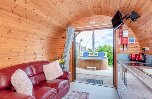 Oakenholt Cottage | Romantic EWE TWO Cottage with Hot Tub in Northop