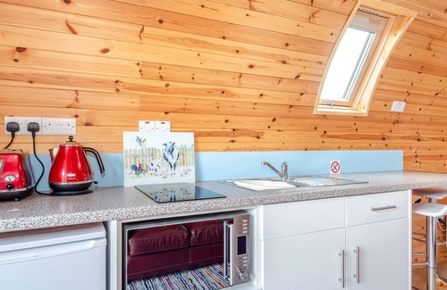 Oakenholt Cottage | Romantic EWE TWO Cottage with Hot Tub in Northop