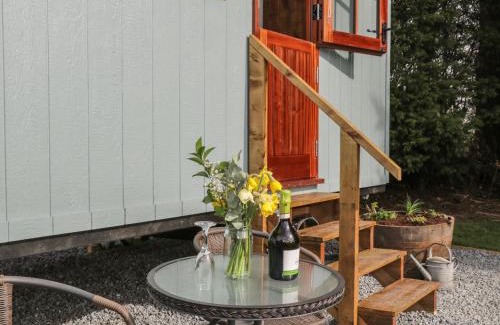 Cottingham House | Pet-Friendly Retreat at Ewes Welcome - Rated 9.6/10!