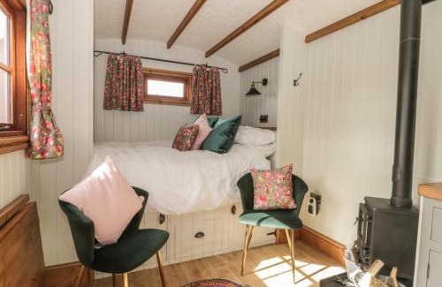 Cottingham House | Pet-Friendly Retreat at Ewes Welcome - Rated 9.6/10!