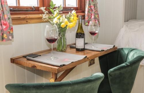 Cottingham House | Pet-Friendly Retreat at Ewes Welcome - Rated 9.6/10!