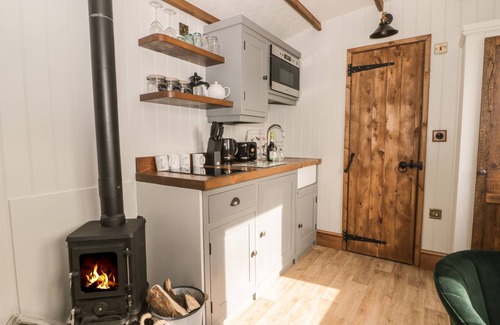 Cottingham Cottage | Pet-Friendly Retreat: EWES WELCOME with Cozy Open Fire