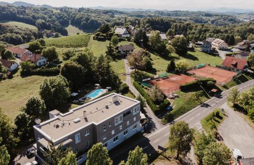 Ehrenhausen an der Weinstraße House | Elevate Your Stay at Ewitsch 13 - Hotel Garni with Pool & More