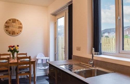 Lytham St. Anne's House | Excalibur Cottage: Family-Friendly Stay with 9.8/10 Rating