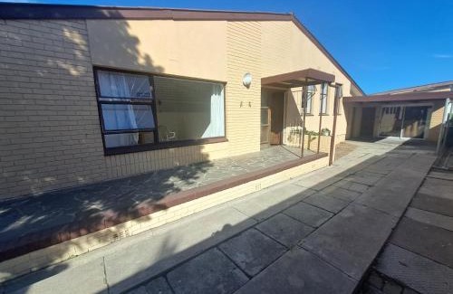 Parow North House | Budget-Friendly Excel North Accommodation with Pool Access