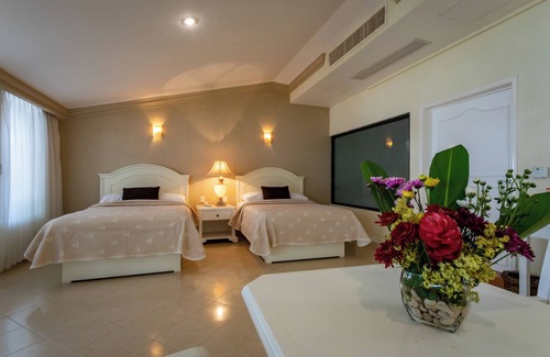 Tequesquitengo Hotel | Explore Excelaris Grand Resort: Pool, Spa & Family Fun