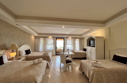Tequesquitengo Hotel | Explore Excelaris Grand Resort: Pool, Spa & Family Fun