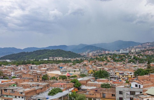 Medellin Apartment | Prime Apartment Close to Tourist Attractions & Parks