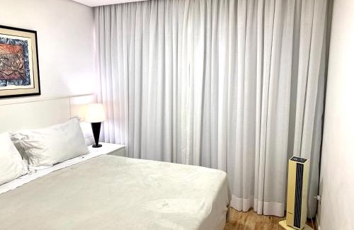 Pinheiros Apartment | Elegant 4-Star Apartment Near Fradique Metro with Ocean View