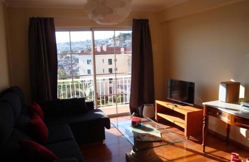 Sao Pedro Apartment | Elegant T3 Duplex in Funchal with Hot Tub & Family-Friendly