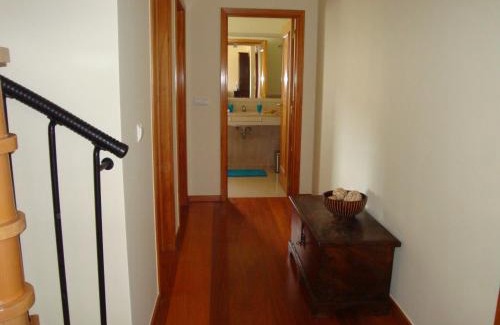 Sao Pedro Apartment | Elegant T3 Duplex in Funchal with Hot Tub & Family-Friendly