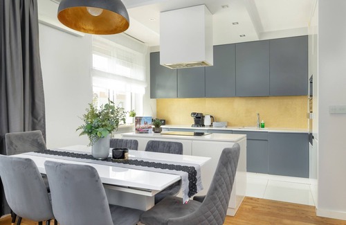 Podgorze Apartment | Stylish 2 Bedroom Apartment with Balcony & Parking in Krakow