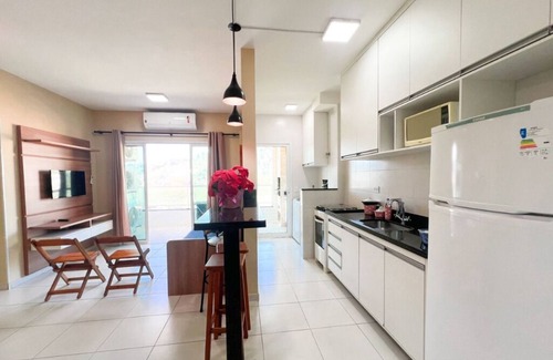 Toninhas Apartment | Inviting Apartment with Ocean View and Impeccable Cleanliness