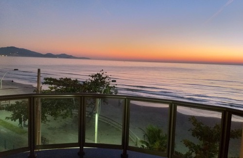 Itapema Apartment | Beachfront Apartment in Meia Praia - Rated 9.8 by Guests