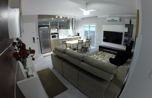 Centro Apartment | Top-Rated 2-Bedroom Apartment Steps from Bombinhas Beach