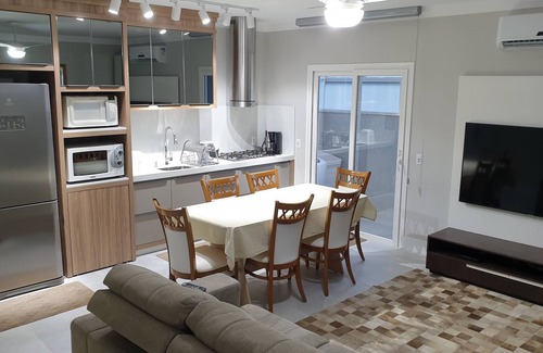 Centro Apartment | Top-Rated 2-Bedroom Apartment Steps from Bombinhas Beach