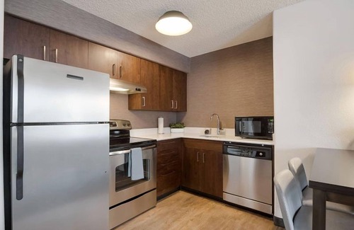 Reno/Tahoe Airport Resort | Ideal Getaway: Unit with Full Kitchen near Fleischmann Planetarium