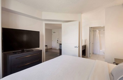 Reno/Tahoe Airport Resort | Ideal Getaway: Unit with Full Kitchen near Fleischmann Planetarium
