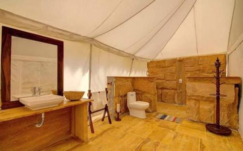 Sam Resort | Ideal Desert Safari Camp: Breakfast & Family-Friendly Fun