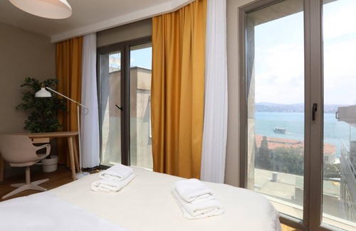 Kabatas Apartment | Excellent Flat w 360 Bosphorus View in Cihangir
