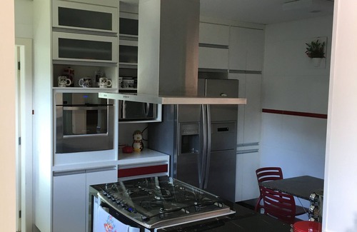 Campos do Jordao Cottage | Inviting House in Noble Neighborhood with Essential Amenities