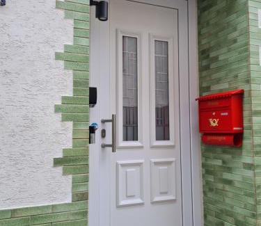Ediger Apartment | Exceptional House with Child-Friendly Amenities, Rated 9.4/10