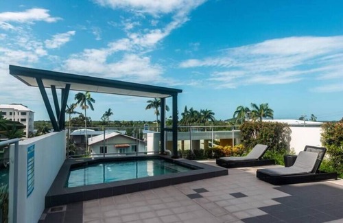 Mackay Apartment | Modern Hotel Room with Great Views & Family-Friendly Amenities