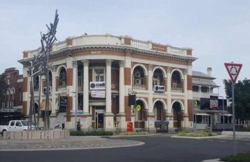 Mackay Hotel | Prime Location - Family-Friendly Modern Room in Mackay