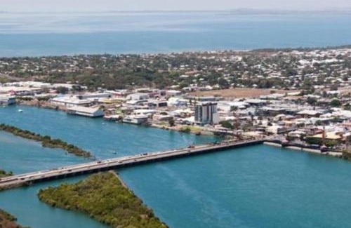 Mackay Hotel | Prime Location - Family-Friendly Modern Room in Mackay