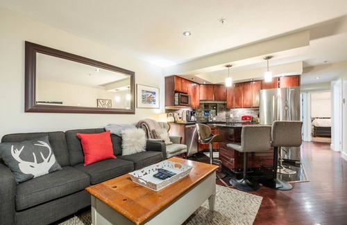 Whistler Condo | Pet-Friendly 2BDR Townhome with Private Hot Tub & BBQ