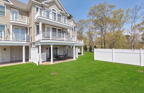 Hampton Bays House | Prime Harbor Views with Pool and Kitchen Amenities