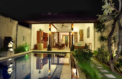Mangsit House | Intimate Romantic Villa with Private Pool & Breakfast